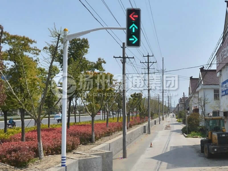 XHDG-017，單挑彎臂信號(hào)燈桿