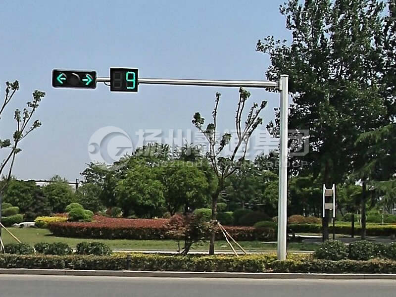 XHDG-035，L型八棱信號燈桿，丁字路口