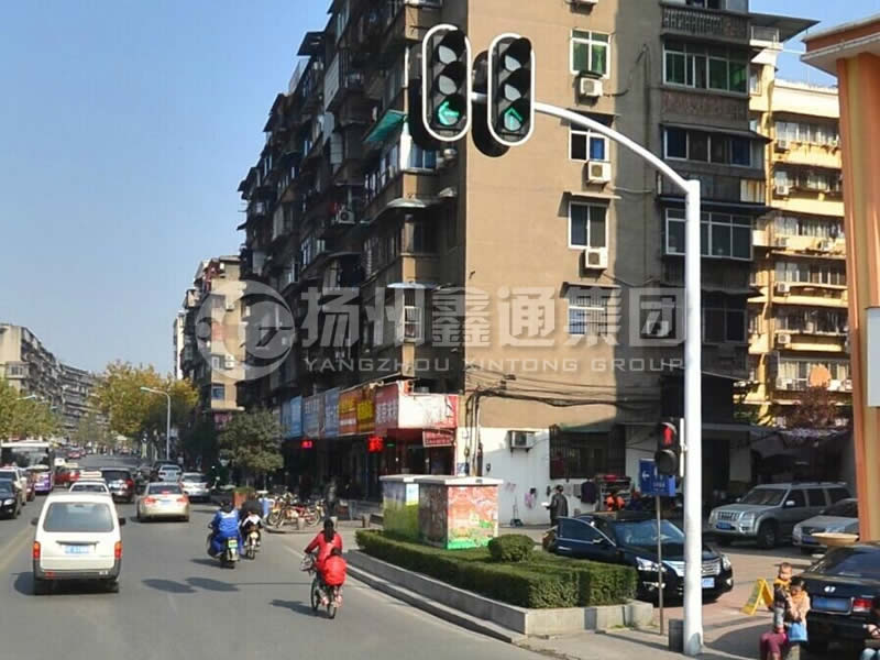 XHDG-046，單挑彎臂信號燈桿